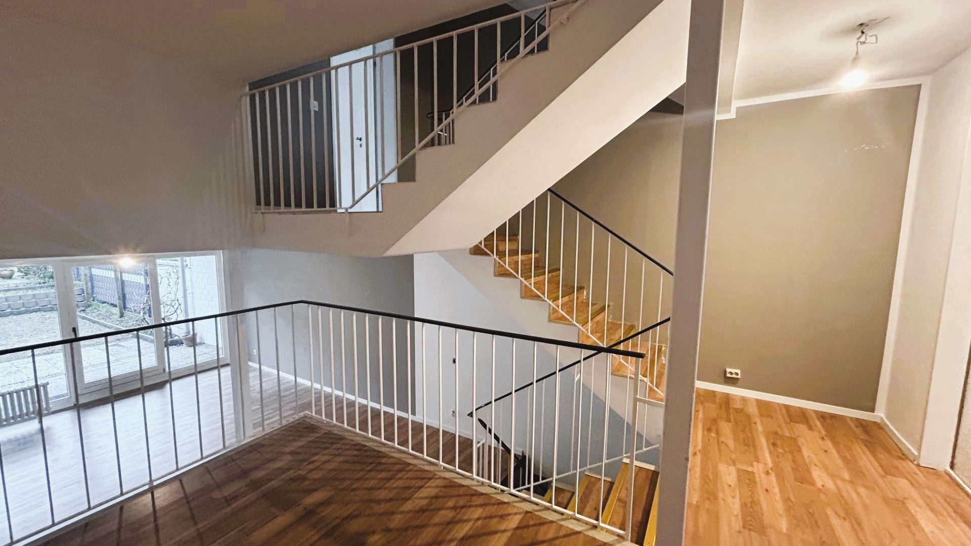Ansicht Wonbereich EG auf offenen Treppenbereich