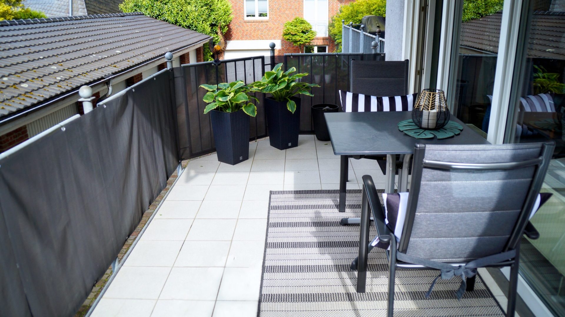 Balkon EG links