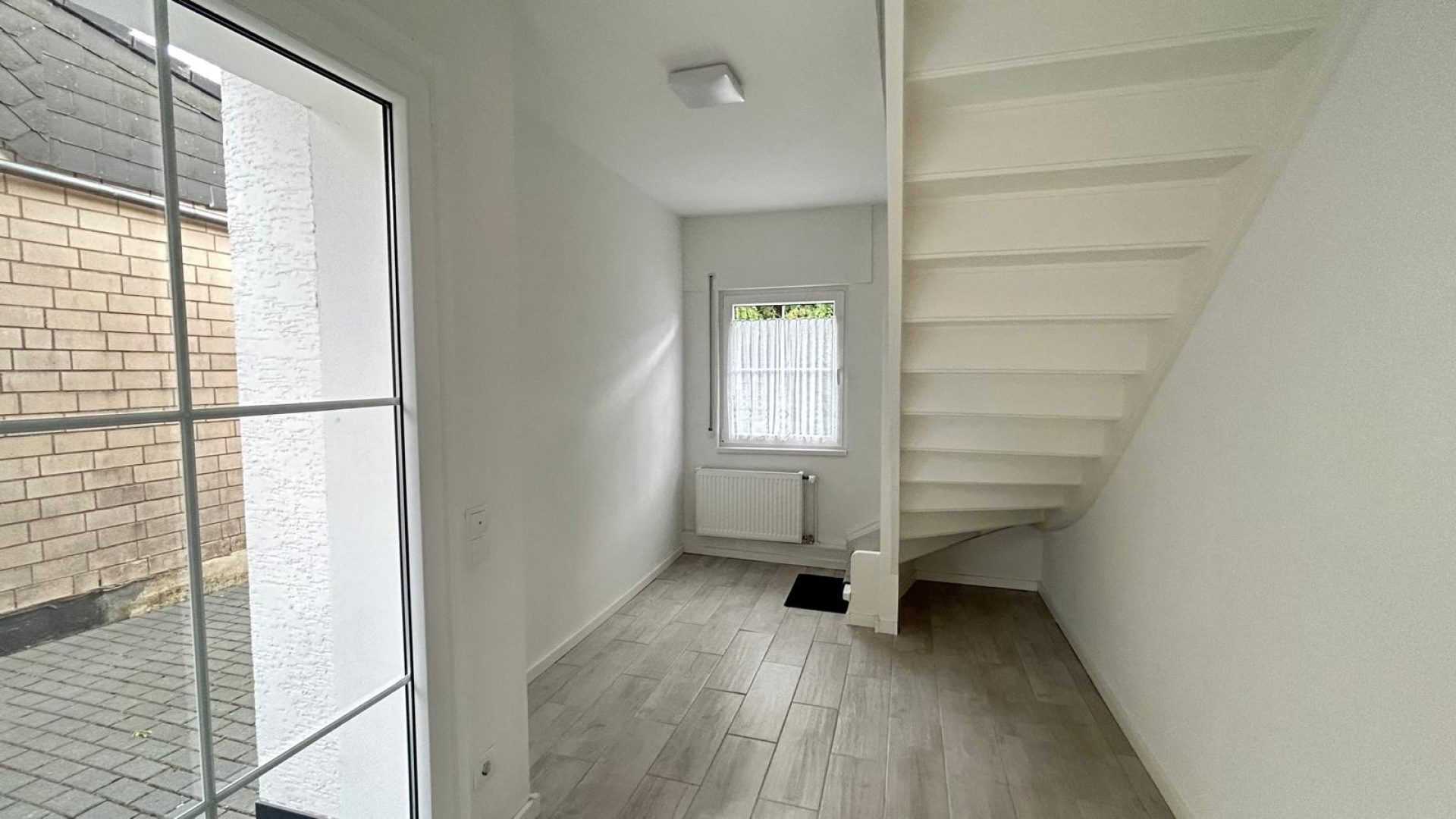 Hausflurbereich mit Treppe
