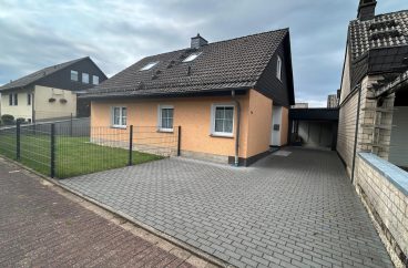 Stellfläche mit Garagenzufahrt